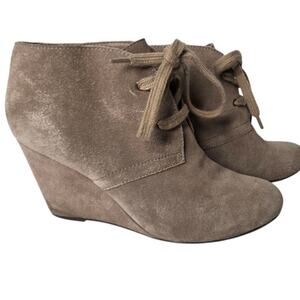 Dolce Vita Gael Lace Up Wedge Bootie SZ 8.5 Taupe Suede Classic‎ Boho Neutral